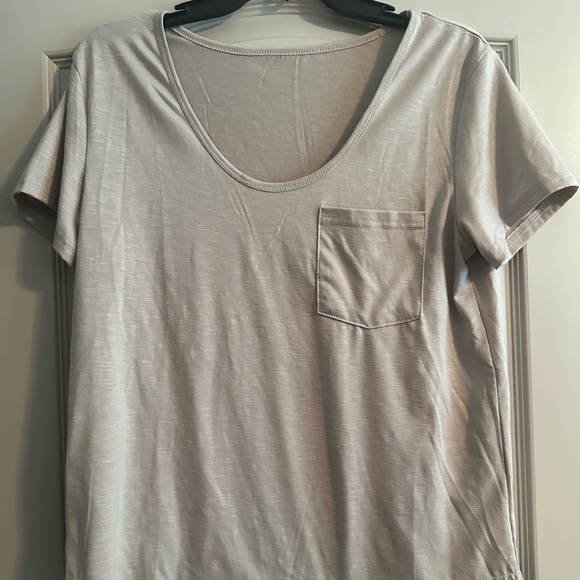 NWOT Gray Short Sleeve Pocket T Shirt Size Small - Picture 1 of 2